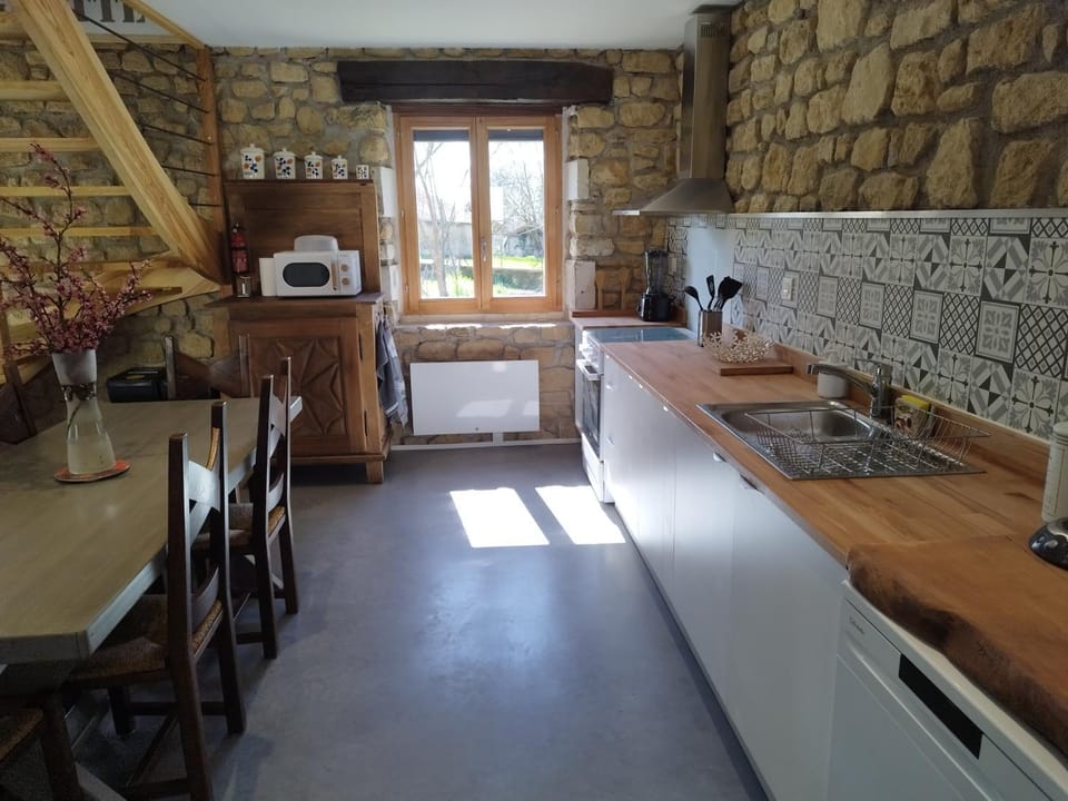 Kitchen or kitchenette