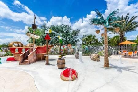 Jurassic Park & Mermaid Home with Private Pool House in Four Corners