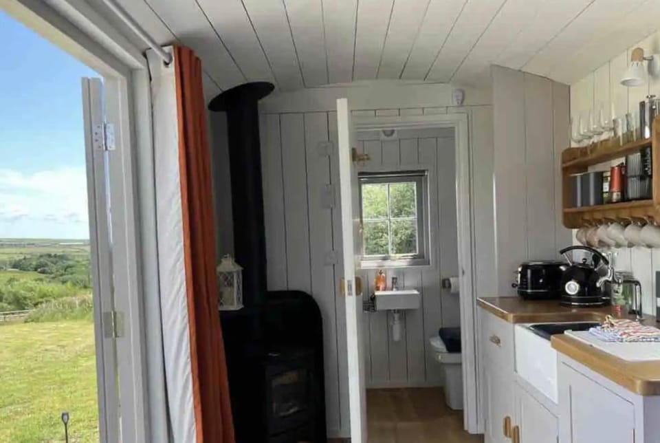 The Daffodil Hut Chalet in England