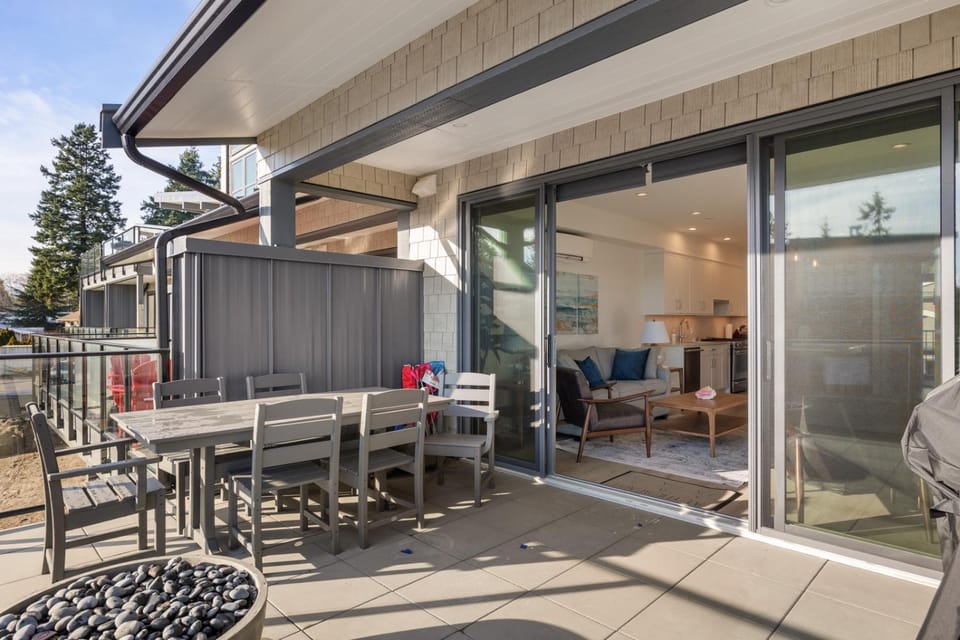 Property building, Patio, Day, View (from property/room), Balcony/Terrace, Living room, Seating area, Dining area