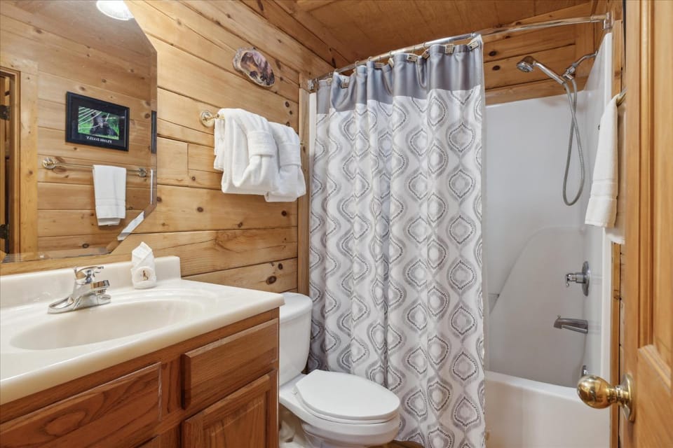 Whispering Oaks House in Gatlinburg