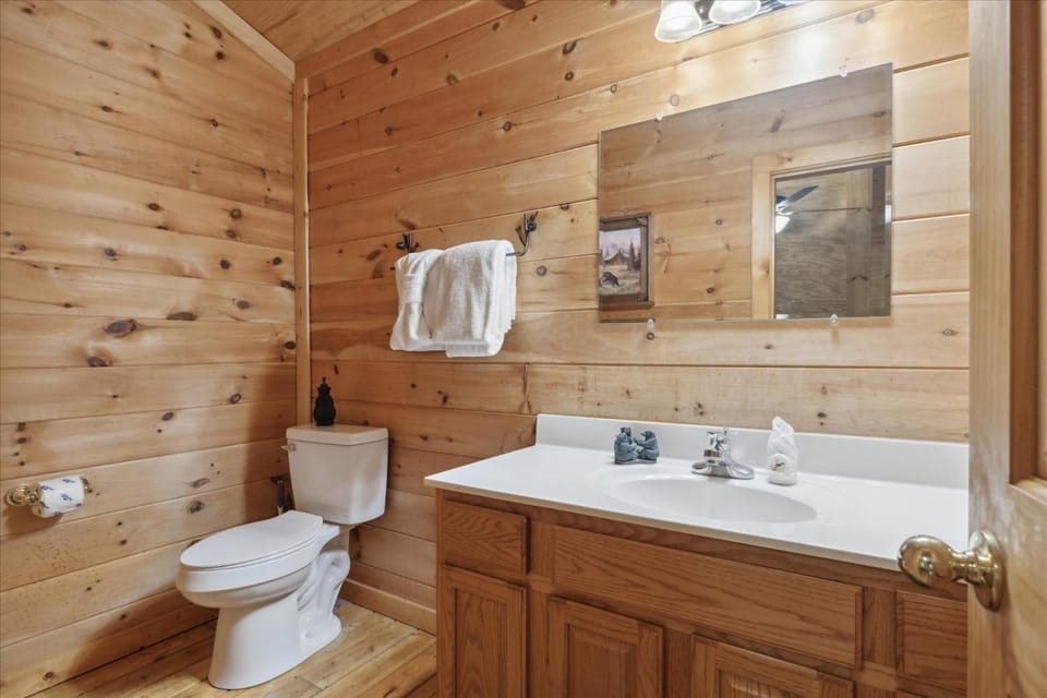 Whispering Oaks House in Gatlinburg