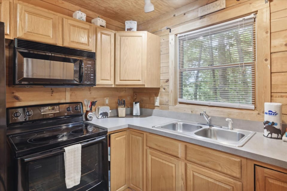 Whispering Oaks House in Gatlinburg