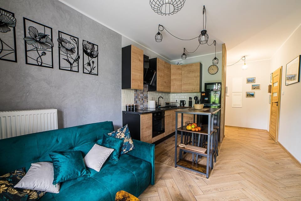 Kitchen or kitchenette, Living room, Seating area, Dining area