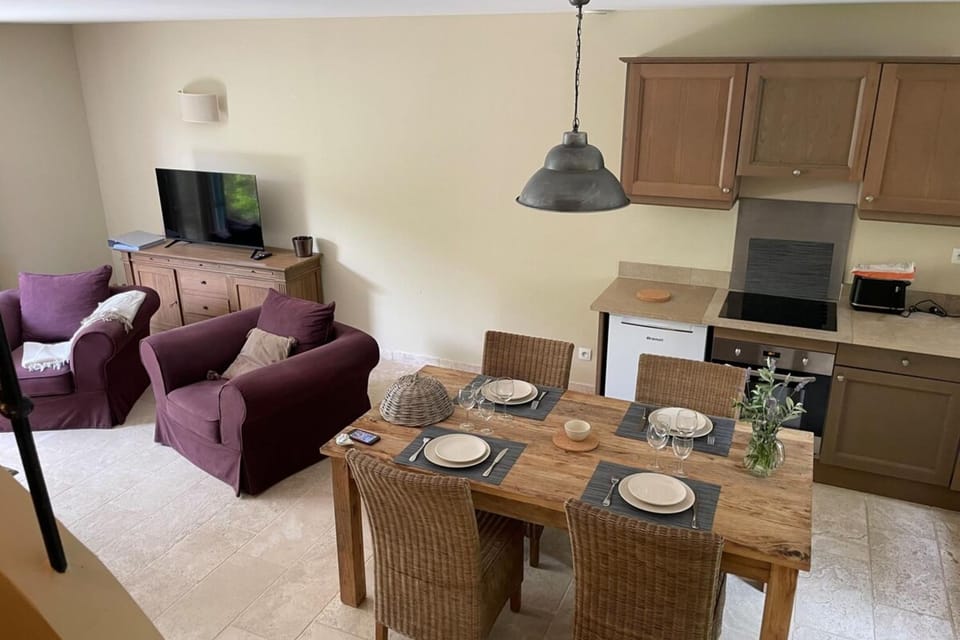 Kitchen or kitchenette, Living room, Dining area, stove