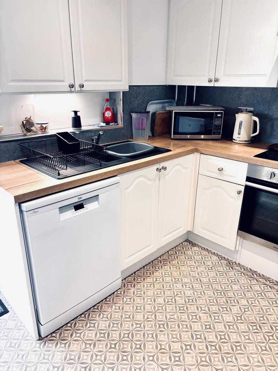 Coffee/tea facilities, Kitchen or kitchenette, dishwasher