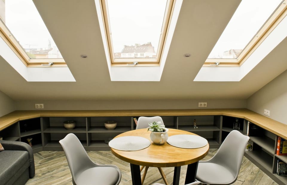 Restaurant/places to eat, Living room, Seating area, Dining area, Breakfast