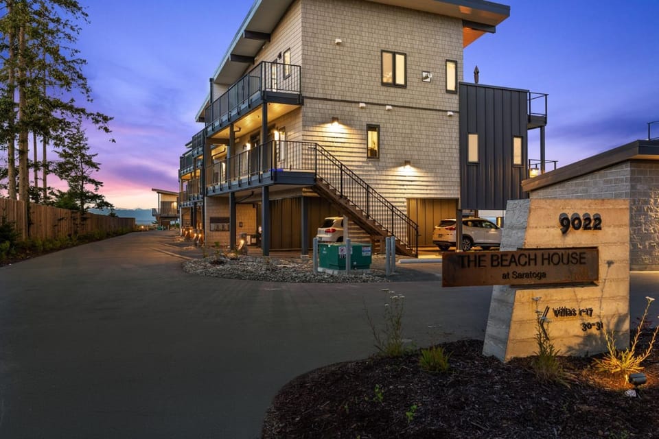 Property building, Night