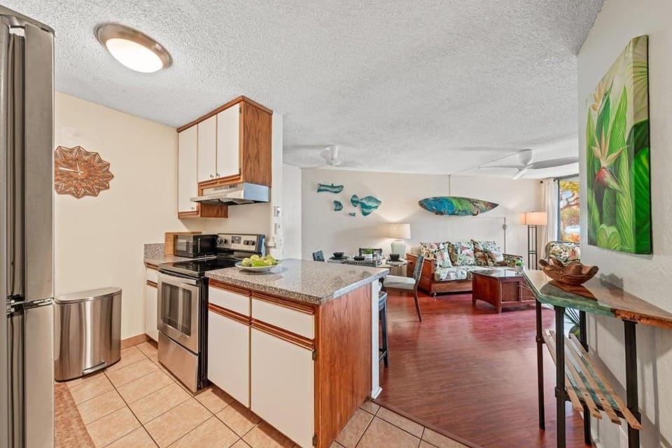 Kauhale Makai 131 · KM 131 OceanFront Ground Floor 1BD w Pool AC House in Kihei