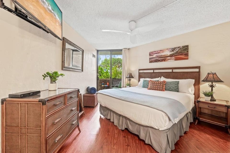 Kauhale Makai 131 · KM 131 OceanFront Ground Floor 1BD w Pool AC House in Kihei