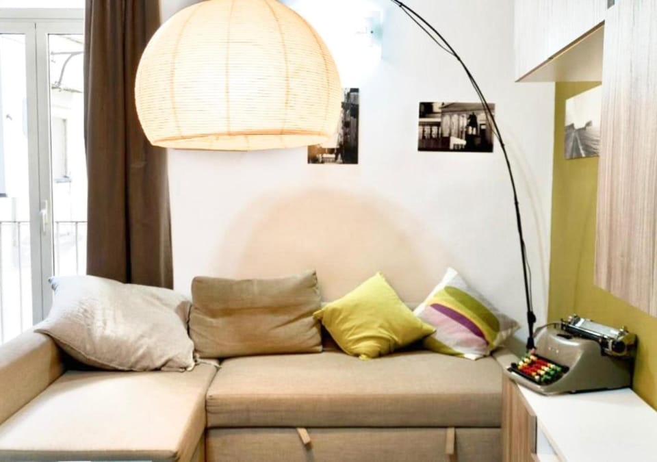 Bed, Living room, Photo of the whole room, Seating area, Bedroom