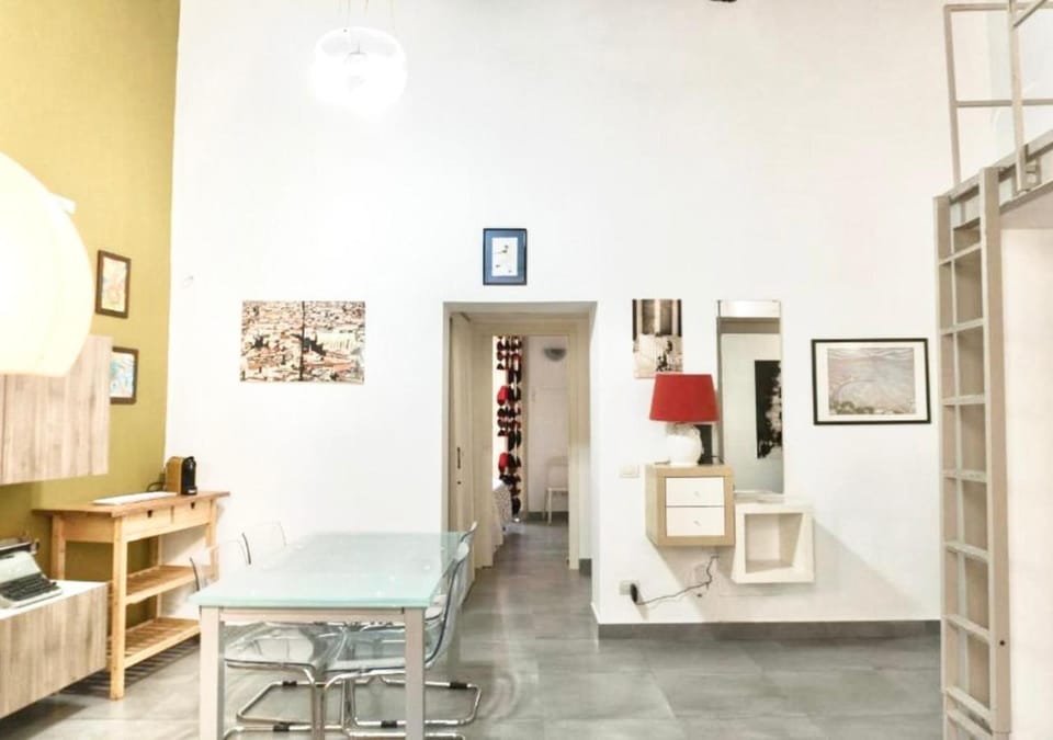 Kitchen or kitchenette, Living room, Seating area, Dining area, hair dresser