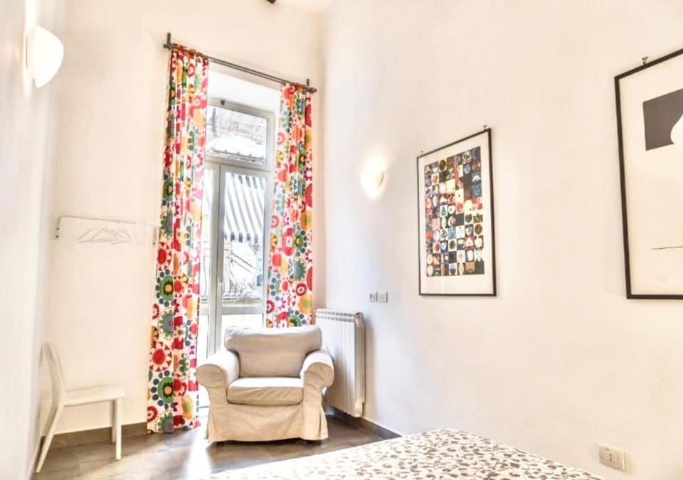 Bed, Living room, Photo of the whole room, Seating area, Bedroom