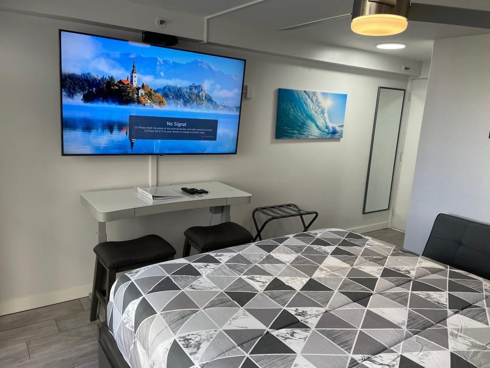 Bed, TV and multimedia, Evening entertainment, Bedroom, hair dresser