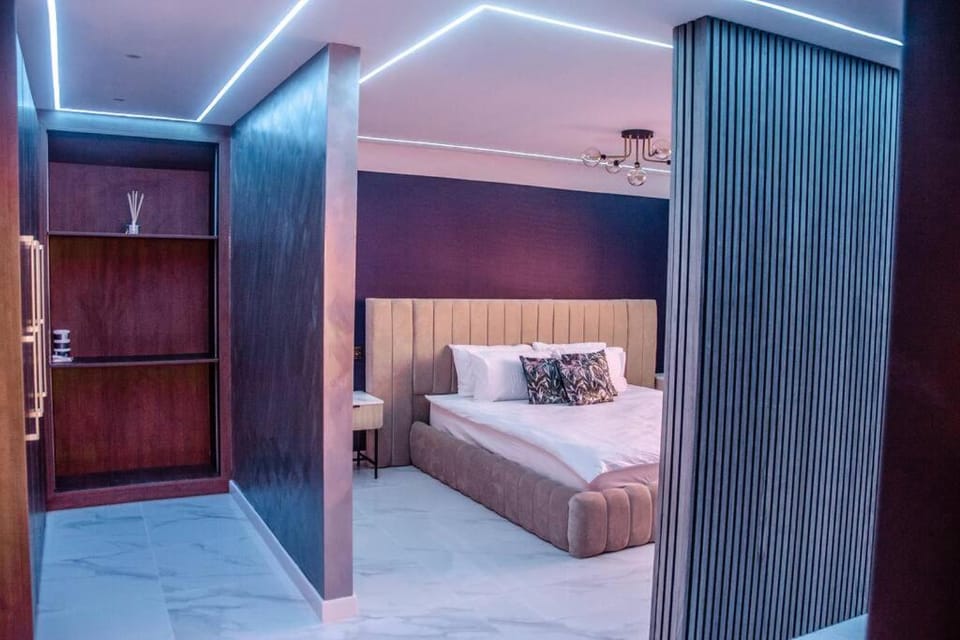 Luxury City Stay: 2-BR Penthouse Apartment in Wolverhampton