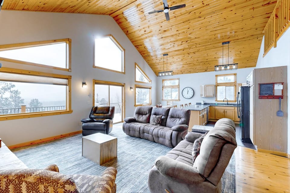 Pleasant View Lodge House in North Lawrence