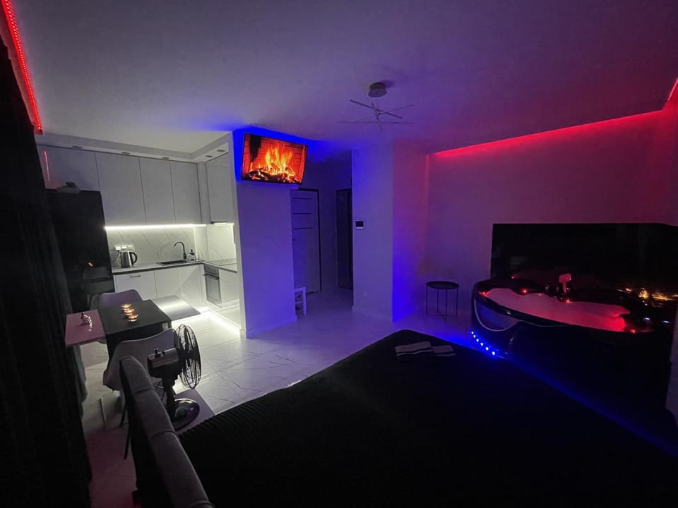 Hot Tub, Kitchen or kitchenette, Spa and wellness centre/facilities, Bedroom, flat iron