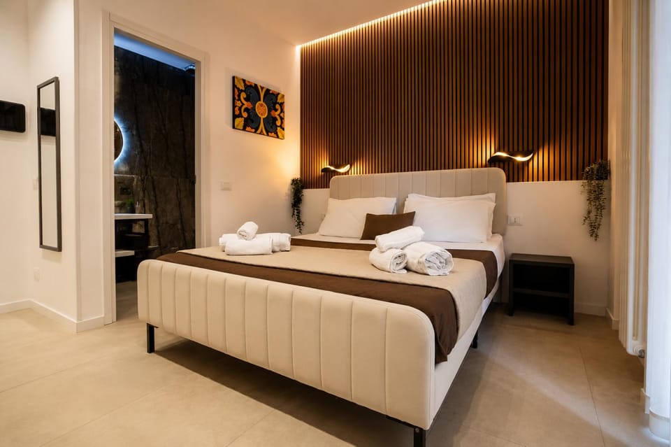 Bed, Photo of the whole room, Bedroom, towels