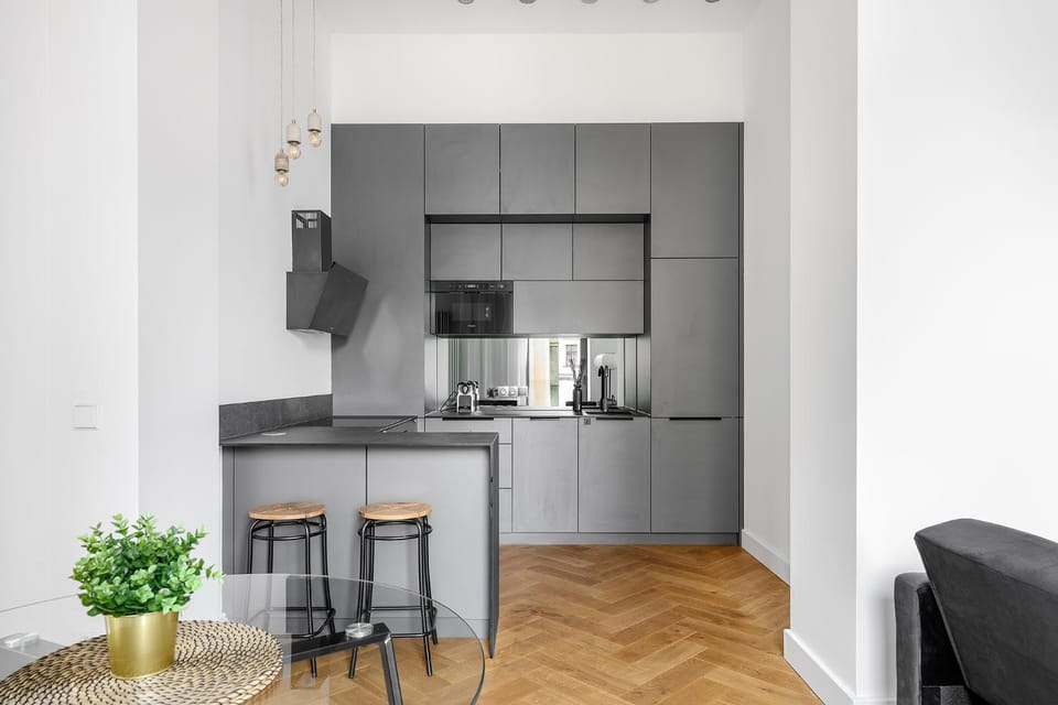 Kitchen or kitchenette, oven