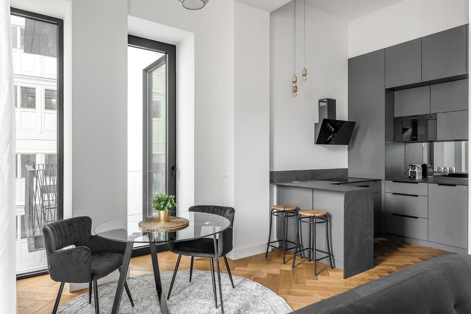 Kitchen or kitchenette, Seating area, Dining area