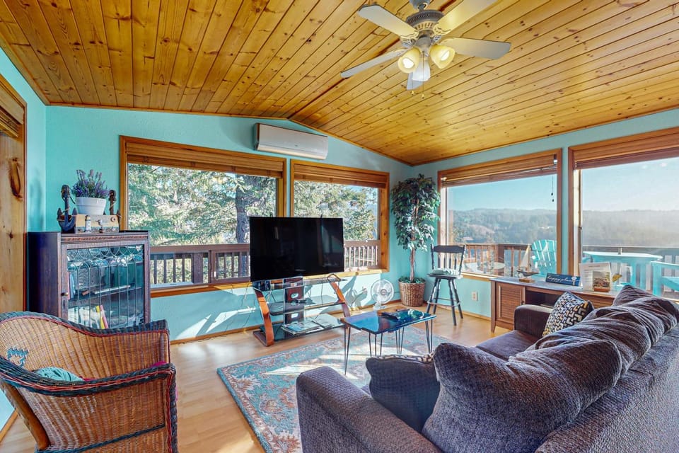 Whaleshead Ridge House in Oregon