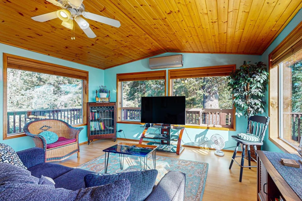 Whaleshead Ridge House in Oregon