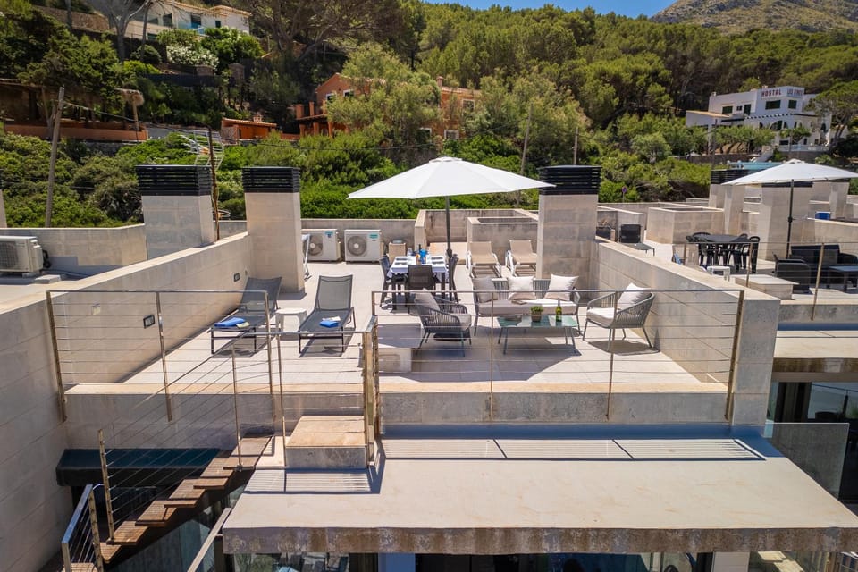 Natural landscape, Balcony/Terrace, Seating area, Dining area, Mountain view, sunbed