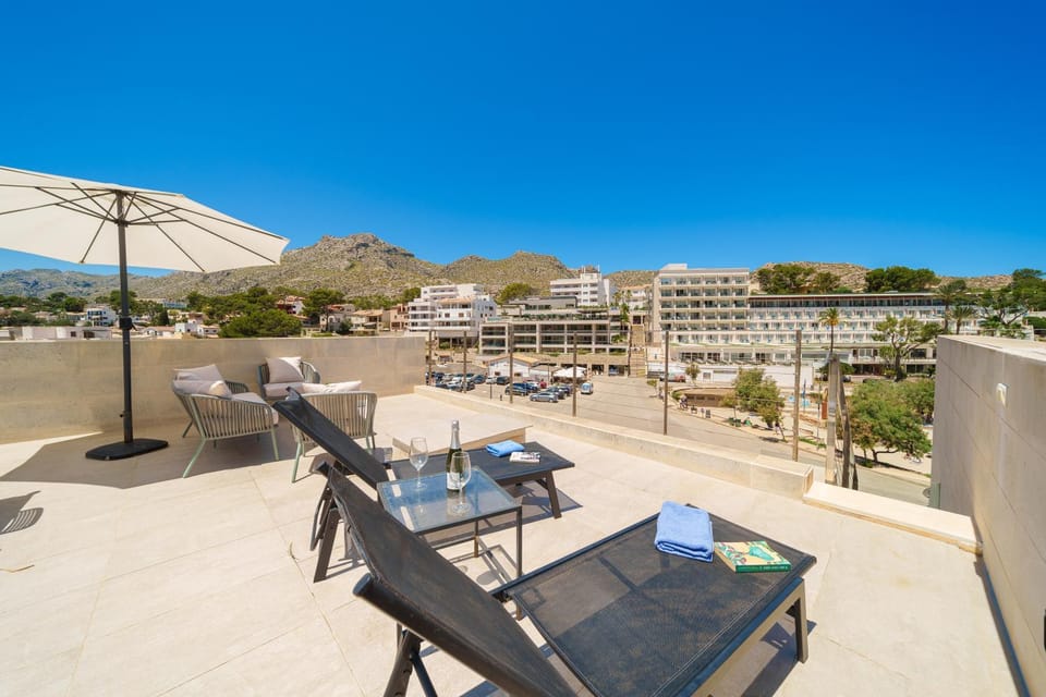 Balcony/Terrace, Mountain view, sunbed