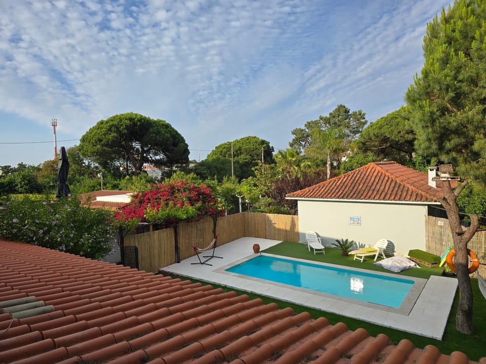 Property building, Garden view, Pool view, Swimming pool