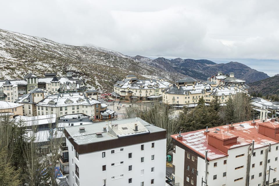 Nearby landmark, Bird's eye view
