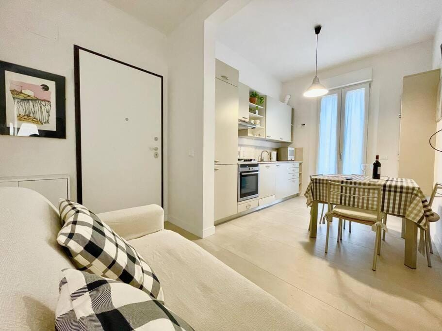 Kitchen or kitchenette, Living room, Dining area