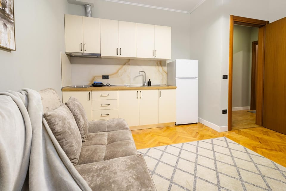 Kitchen or kitchenette, Seating area