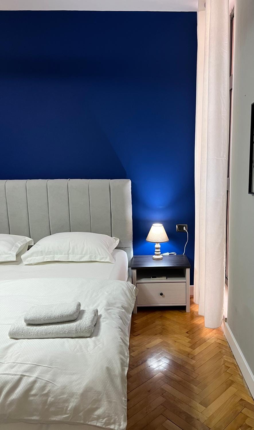 Photo of the whole room, Bedroom