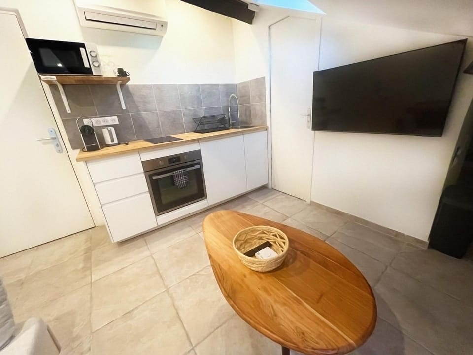 Petit Studio Cannes - 5min Plages & Gare & Palais des Festivals - Climatisation Apartment in Cannes