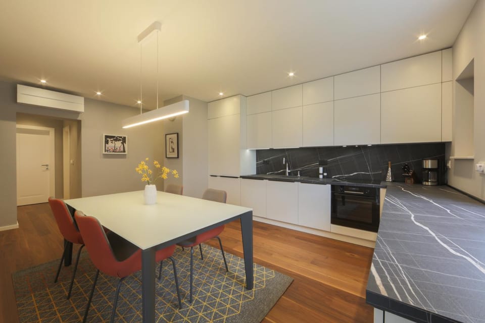 Kitchen or kitchenette, Dining area, dishwasher, pet friendly, stove, toaster, air conditioner