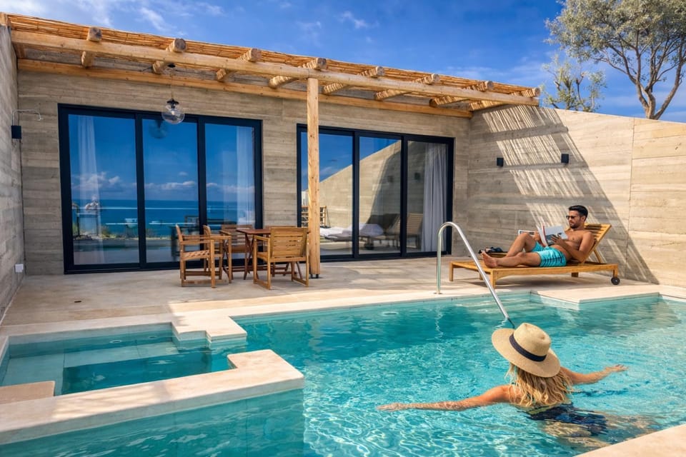 Swimming pool, sunbed