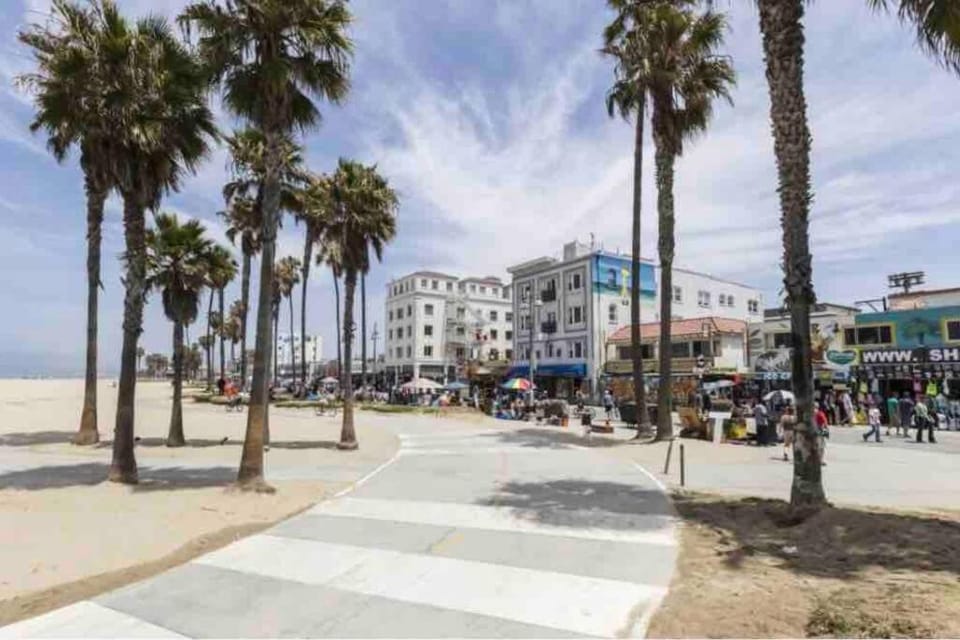 Spacious 2 Bedroom Venice Beach Villa Apartment in Marina del Rey