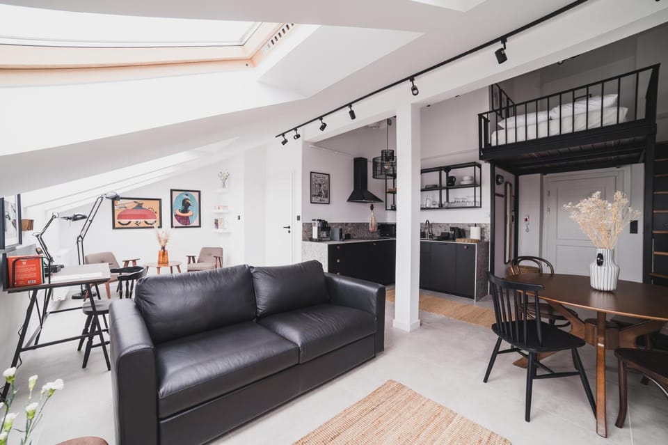 Kitchen or kitchenette, Living room, Seating area, Dining area, minibar