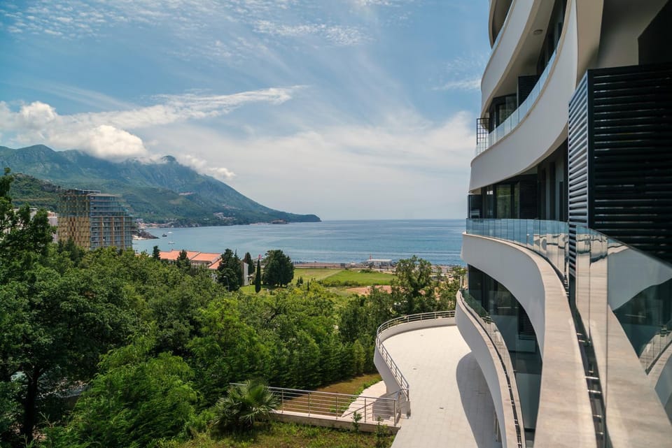 Mountain view, Sea view