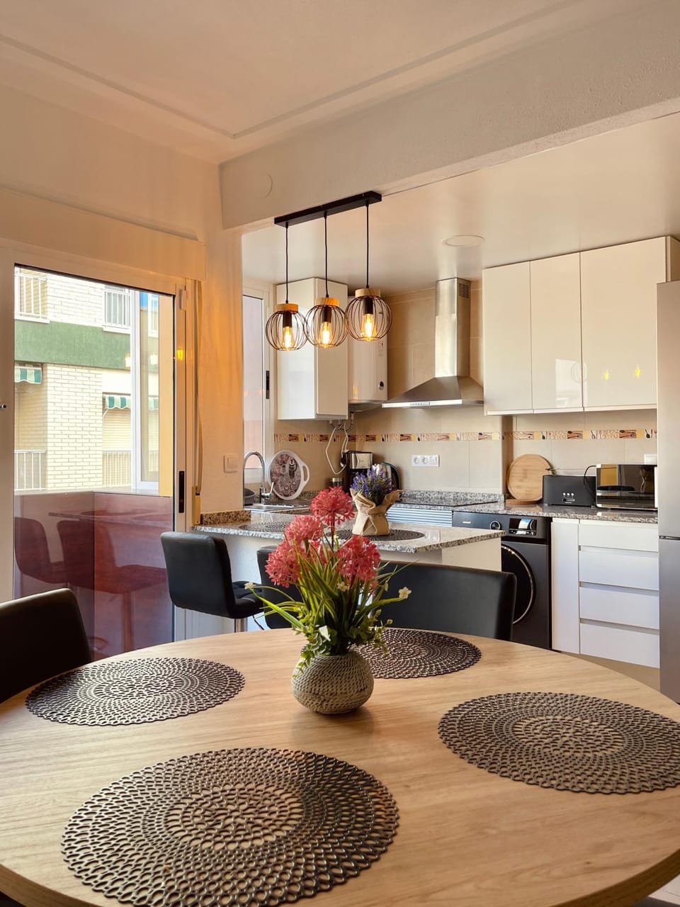 Dining area, minibar, pet friendly, stove