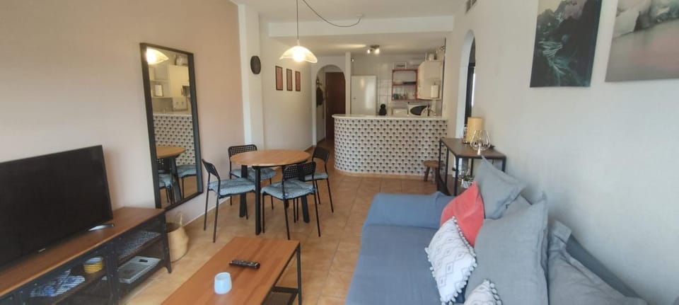 TV and multimedia, Living room, Seating area, Dining area