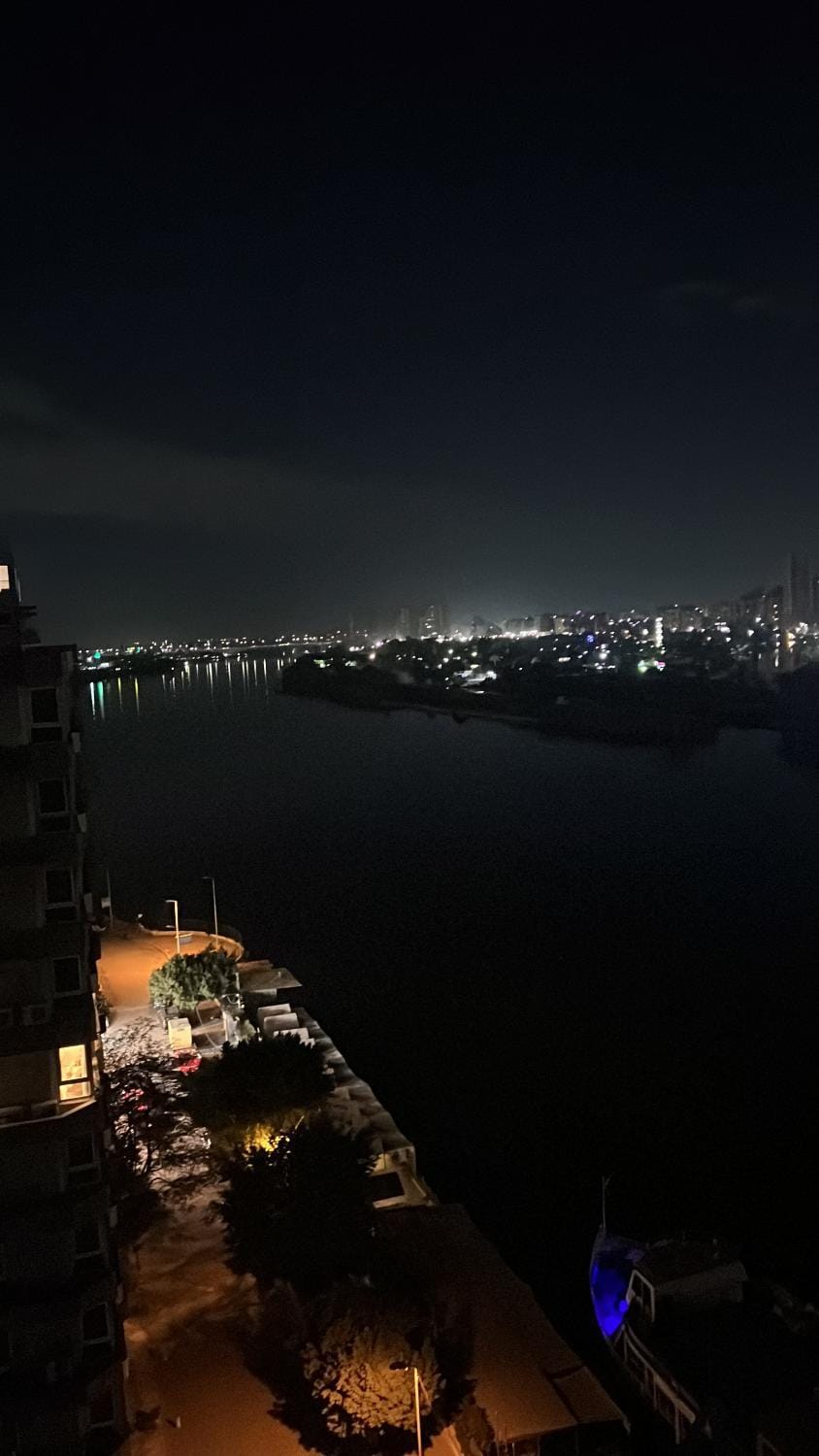 شقه فندقيه عائليه اطلاله على النيل بانوراما Apartment in Cairo