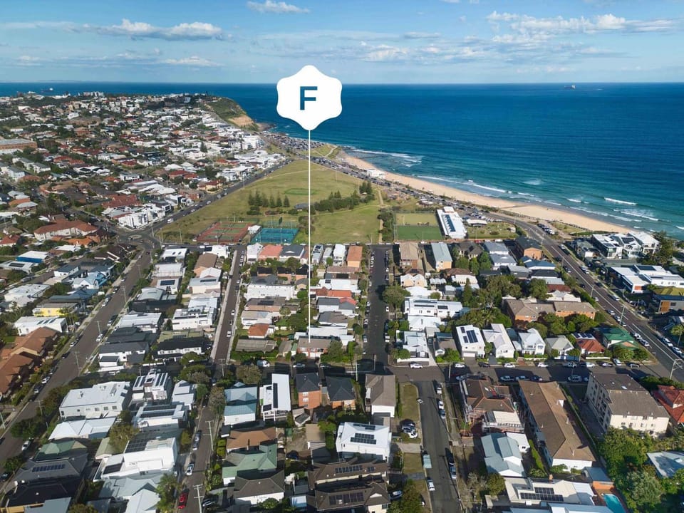 Neighbourhood, Bird's eye view, Beach