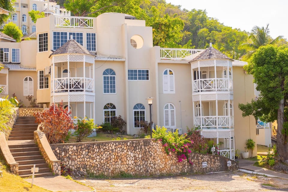Czar's Citadel-2 Bedroom Apt 23E at Columbus Heights Ocho Rios Apartment in St. Ann Parish