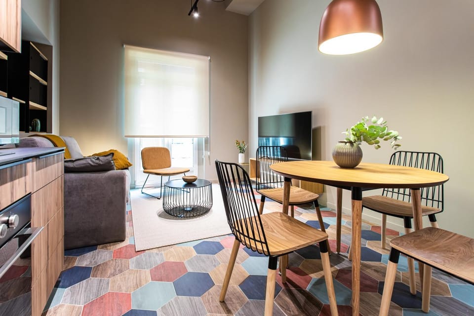 TV and multimedia, Living room, Seating area, Dining area