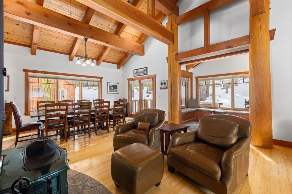 Copperleaf Lodge by Tahoe Getaways - Updated 5BR Alpine Meadows Chalet w Private Hot Tub, Ski Shuttle! House in Sierra Nevada