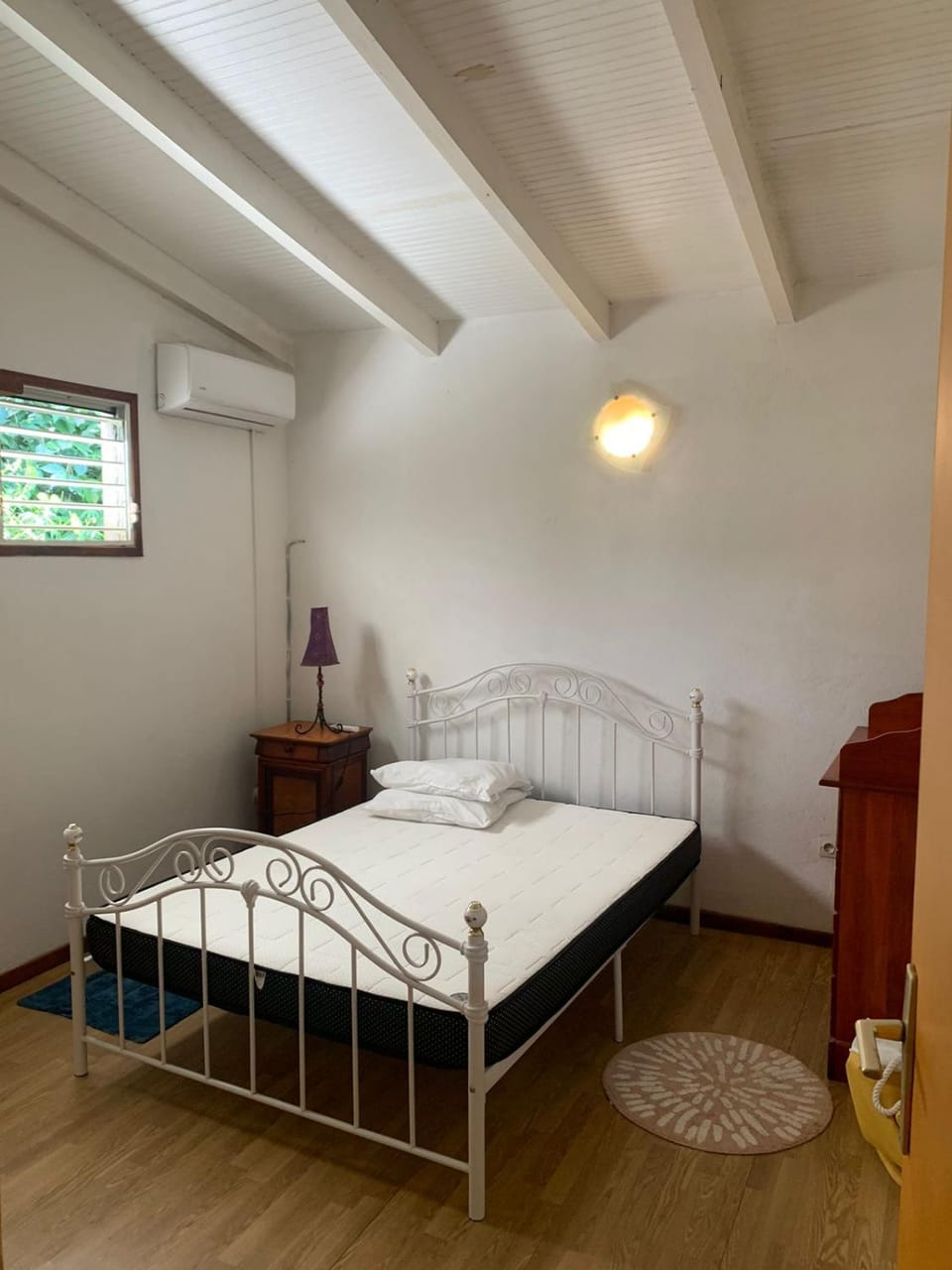 Bedroom, air conditioner