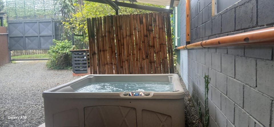 Cabaña que Tuanis Apartment in Alajuela Province
