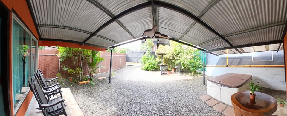 Cabaña que Tuanis Apartment in Alajuela Province