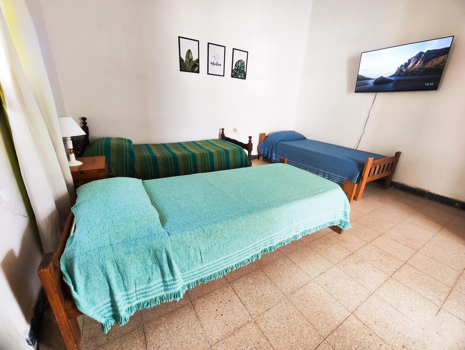 Bed, TV and multimedia, Bedroom